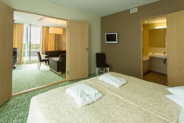 Фото номера Люкс «Коммодоре» Отель Spa Hotel Meri г. Курессааре 6