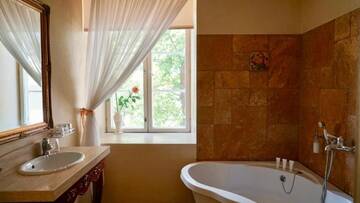 Фото номера Люкс с камином и доступом в спа-салон Отель Grand Rose SPA Hotel г. Курессааре 3