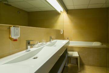 Фото номера Люкс с доступом в спа-центр Отель Arensburg Boutique Hotel &amp; Spa г. Курессааре 5